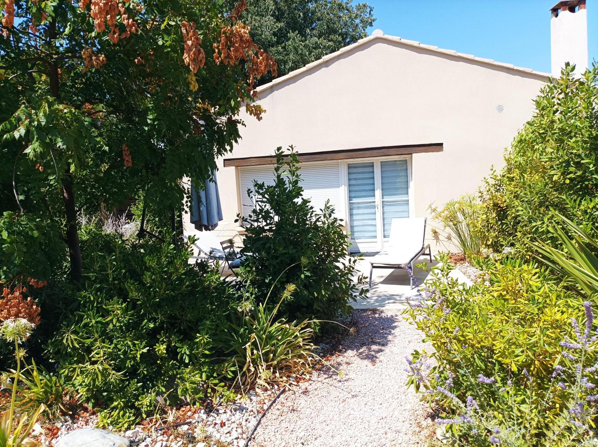 Studio"Le Petit Jas" Chateauneuf-de-Gadagne Экстерьер фото